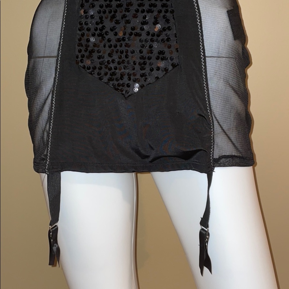 Mesh Ruffle Trimmed Garter - Picture 5 of 7
